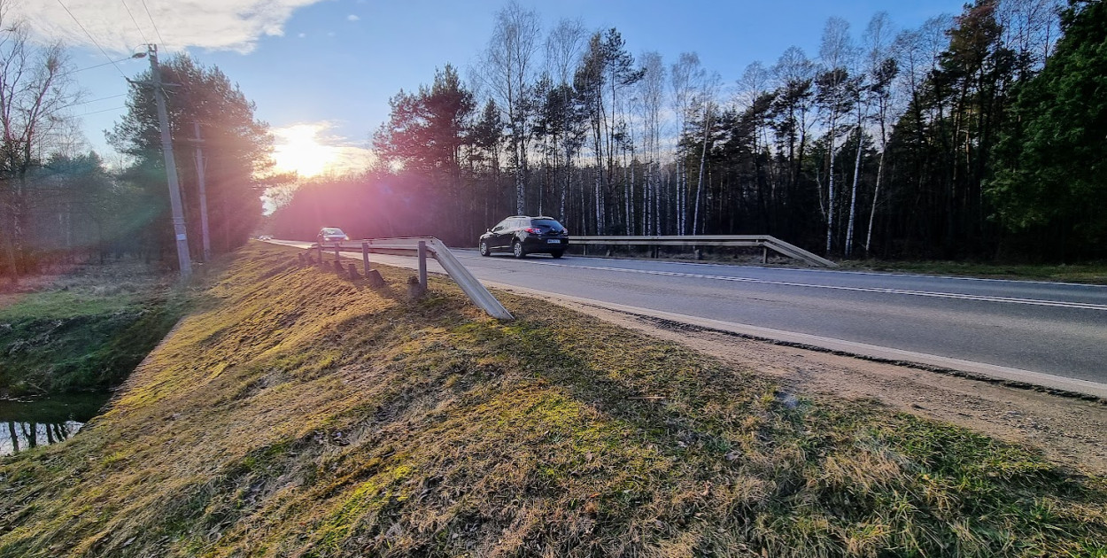 Mostek wzdłuż DW632 w Komornicy do remontu. Fot. Legio24.pl