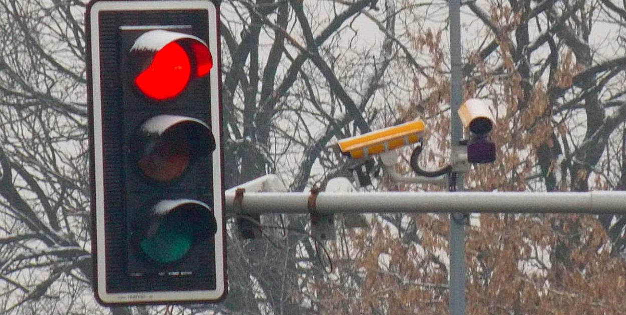 System "Red light" w Jabłonnie rejestruje pojazdy wjeżdżające na skrzyżowanie na czerwonym świetle. Fot. arch. Legio24.pl