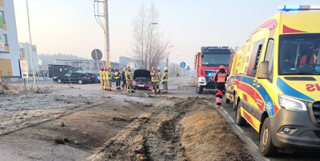  Wieliszew: Osobówka dachowała na Kościelnej. Fot. KP PSP Legionowo