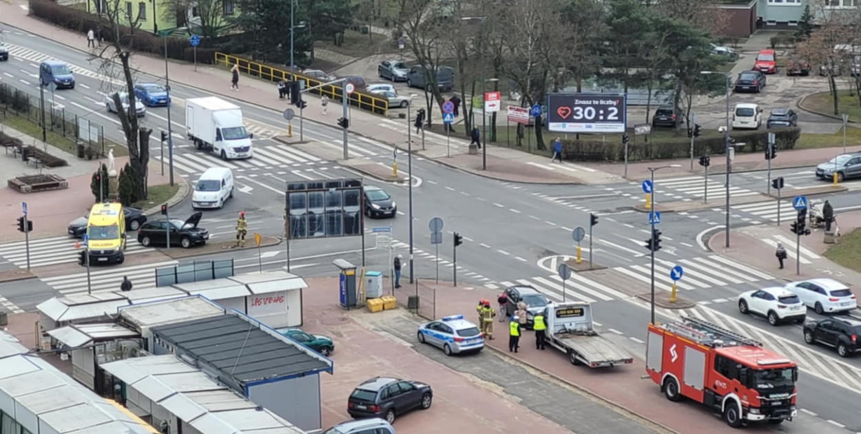 Legionowo: Dwie skody zderzyły się przy targowisku. Fot. Czytelnik