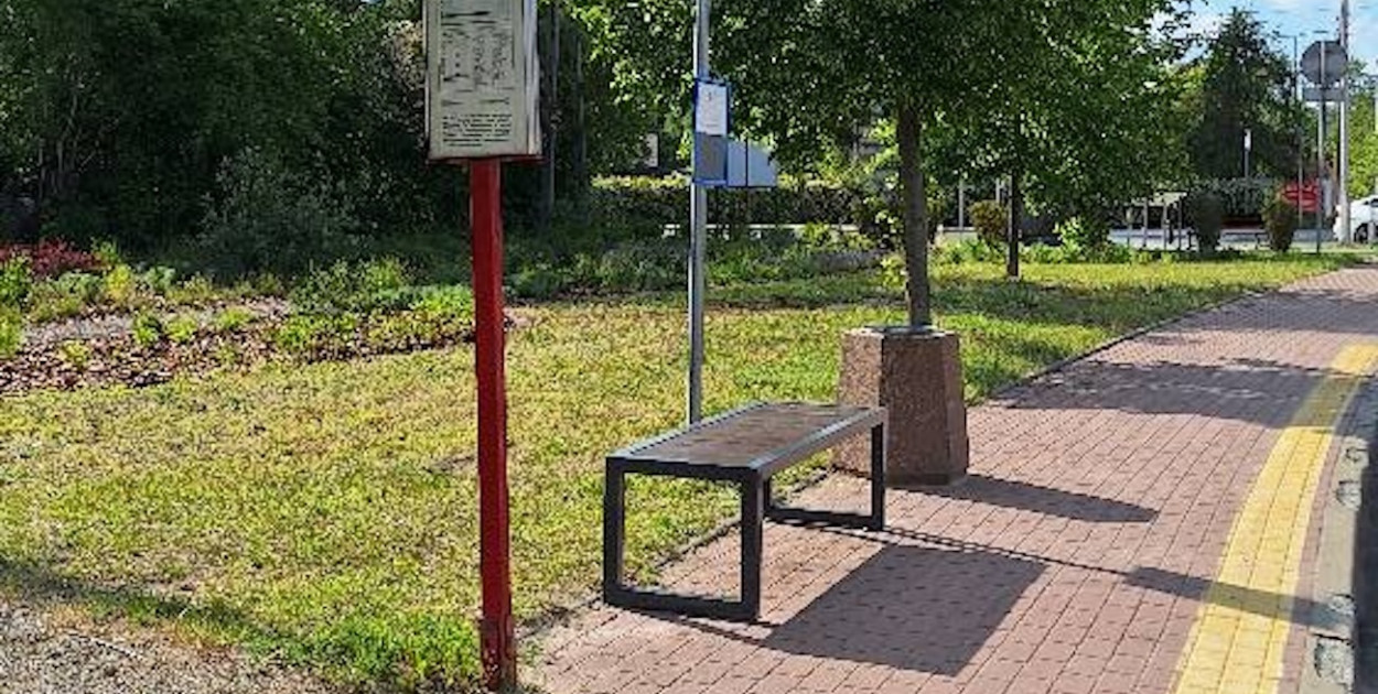 Nowe ławki na legionowskich przystankach autobusowych, fot. UM Legionowo