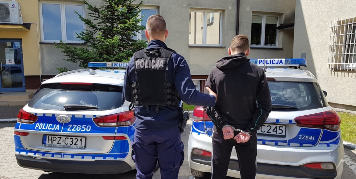 Zatrzymany 22-latek w rękach policji, fot. KPP Legionowo
