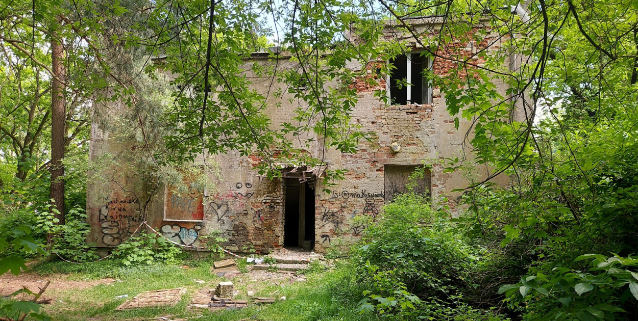 Pustostan przy Warszawskiej. Fot. arch. Legio24.pl