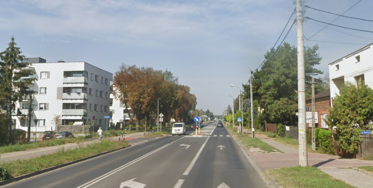 Ul. Modlińska w Jabłonnie w okolicach ul. Różowej. Fot. Google Street View
