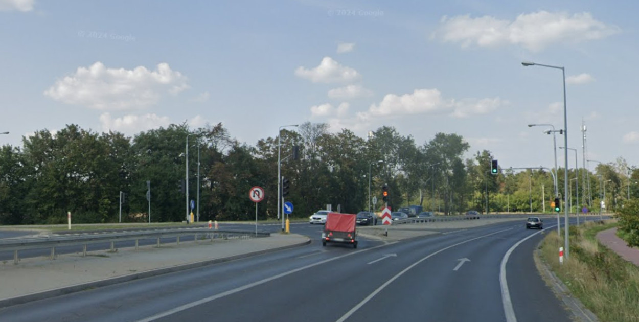 Skrzyżowanie DK61 i ul. Zegrzyńskiej w Borowej Górze. Fot. Google Street View