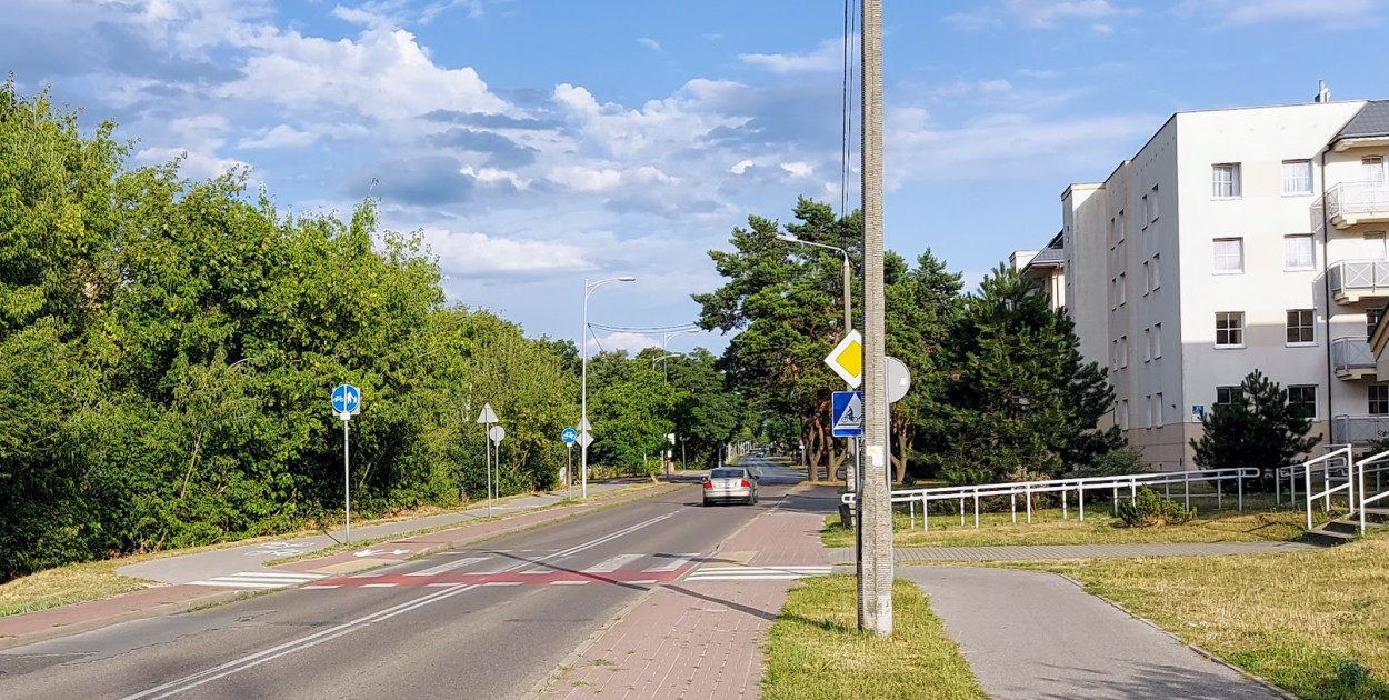 Przejście dla pieszych w ciągu ul. Piaskowej, na wysokości numeru 47 przejdzie modernizację. Fot. arch. Legio24.pl