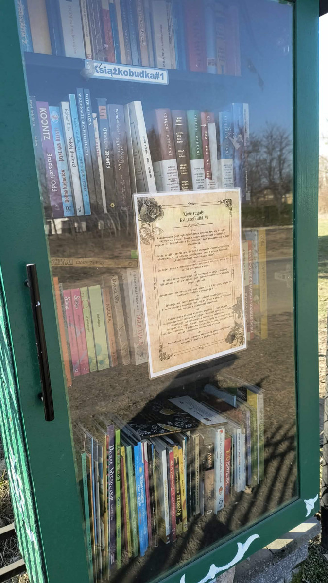 Książkobudka przed kradzieżą