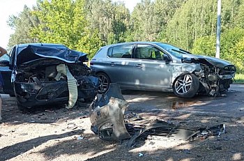 Trzy auta zderzyły się na DW633 w Nieporęcie-2116