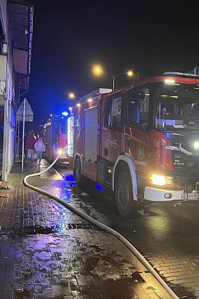 Legionowo: Pożar auta w warsztacie-2540