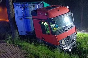 Gmina Serock: Na DK62 toyota wjechała pod tira-2631