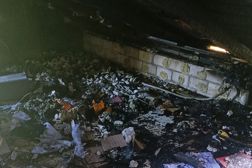 Ogień na poddaszu domu w Jabłonnie