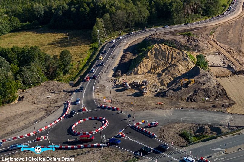 Tymczasowe rondo w Zegrzu Płd. mocno korkuje DK61