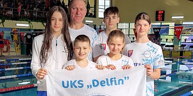 Sześć medali dla UKS Delfin podczas zawodów w Mławie-128123