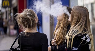 Badanie: e-papierosy mogą narażać nastolatków na toksyczne działanie...-128398