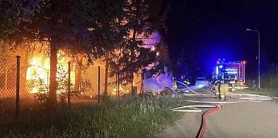 Duży pożar w Łajskach. Przyczepa kempingowa spłonęła doszczętnie-128494