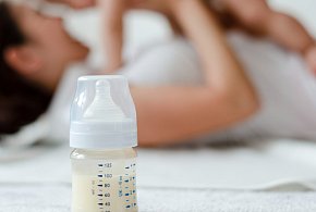 Groźna bakteria w mleku dla niemowląt. Nie podawaj dzieciom!-128538