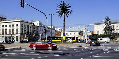 Warszawa: Rozpoczął się remont palmy na rondzie...-132263