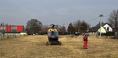 Przejechał przez rondo, staranował znaki i latarnię. Nie miał prawa jazdy-135939