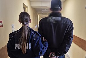 Poszukiwany kierował mimo dożywotniego zakazu. Auto nie miało OC i badań...-137492