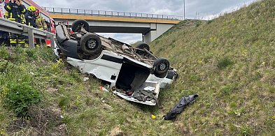 Karolino: Kolizja na DK61. Bus wjechał do rowu. Kierowca w szpitalu-137620