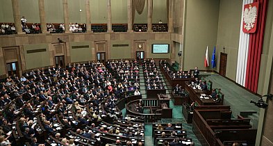 E-papierosy tylko dla dorosłych. Koniec z wapowaniem w miejscach publicz..-137894