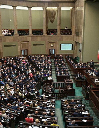 E-papierosy tylko dla dorosłych. Koniec z wapowaniem w miejscach publicz..-137894