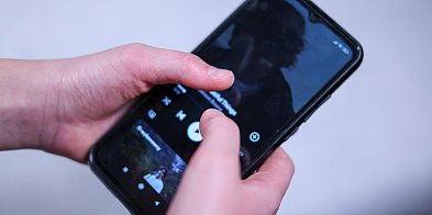 A jednak zakaz smartfonów w szkołach? MEN: doprecyzujemy przepisy -138184