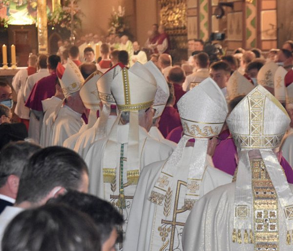 Biskupi po obradach. Krytyka ministerstwa i nowa komisja ds. nadużyć-138558