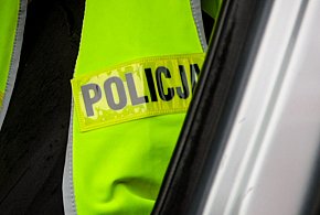 Jabłonna: Zderzenie forda i porsche na Modlińskiej. Jedno z aut przewróc...-138989