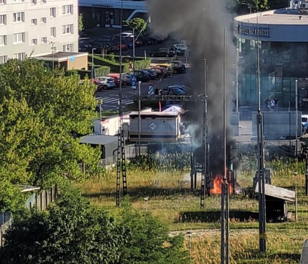 Wybuch i pożar na terenie stacji elektroenergetycznej przy CH Maxim-139050