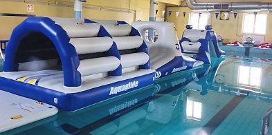 Jabłonna: Wakacyjna atrakcja na pływalni. Ustawili tor przeszkód-139323