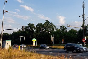Jabłonna: Ostre hamowanie i dzwon na Rondzie Biskupów Płockich-139383