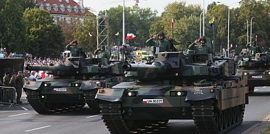 Święto Wojska Polskiego. Defilada na Wisłostrad...-140078