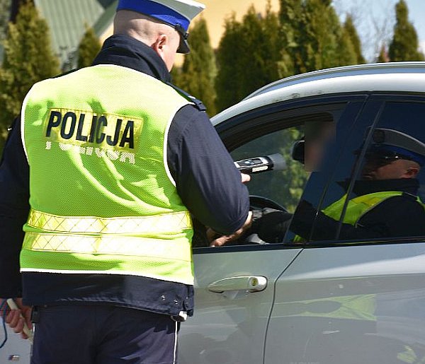 Legionowo: Pijany 56-latek kierował citroenem. Świadek powiadomił policję-140277