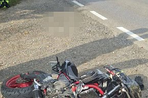 Motocyklistka potrącona po zderzeniu z osobówką-2697