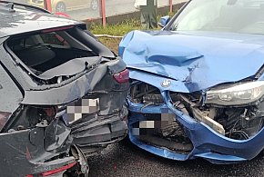 Zegrze Południowe: Zderzenie bmw i volkswagena na DK61-141428
