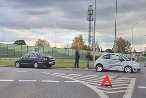 Obwodnica Jabłonny: Wjazd na rondo na czerwonym świetle zakończony kolizją-141771