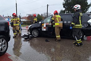 Kolizja w Jabłonnie. 33-letnia kierująca volvo uderzyła w toyotę-142160