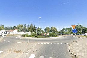 Trzy osobówki zderzyły się we Wierzbicy. Dwa auta nie miały ważnych bada...-142205