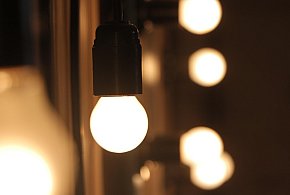 Rachunki za prąd pójdą w dół. Rząd usuwa opłatę doliczaną od lat-142837