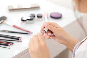 Nie używaj tych kosmetyków. GIS ostrzega przed produktami-142852