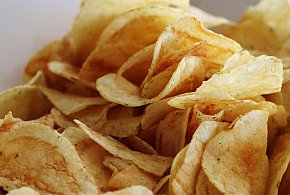 Podatek tłuszczowy uderzy w przekąski? Posłowie pokazują projekt-143146