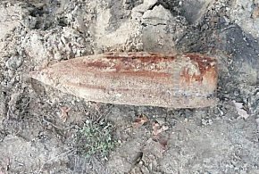 Legionowo: Przy "ósemce" znaleziono niewybuch. Pływalnia i szkoła zamknięte-143175