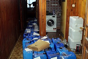 Nieporęt: W wynajętym domu działała fabryka mefedronu. Zabezpieczono 70 kg...-143959