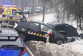 Kolizja na DW632 w Stanisławowie Pierwszym. Dwie osoby przewiezione do szpitali