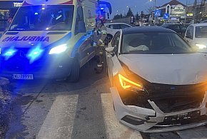 Zderzenie dwóch aut na skrzyżowaniu Warszawskiej i Sowińskiego w Legionowie