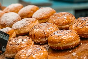 Kuligi i biesiady zamiast kolejek po pączki. Tak świętowano dawniej