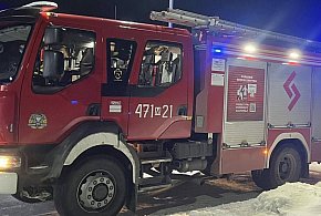 Interwencja przy szkole w Chotomowie. 46-latek doznał urazu nogi