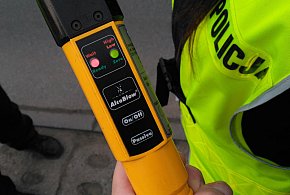 Legionowo: Myśleli, że zasłabł. Mężczyzna w aucie był pijany