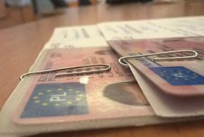 Najpierw Józefów, potem Legionowo. 73-latek doprowadził do dwóch kolizji i str...